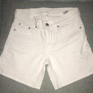 White Levi’s Shorts .. Size:27